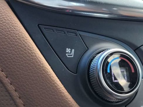 Used 2019 Chevrolet Equinox Premier FWD image 24