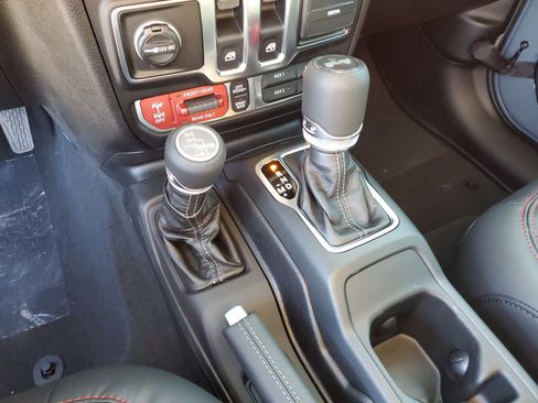 New 2026 Jeep Wrangler Rubicon w/ Technology Group image 18