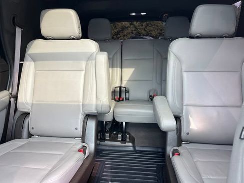 Used 2021 Chevrolet Tahoe Z71 w/ Z71 Off-Road Package AWD/4WD image 35