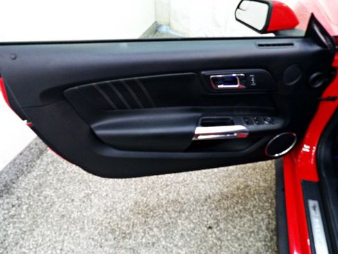 Used 2015 Ford Mustang Premium RWD image 7
