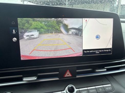 Used 2025 Hyundai Elantra SEL FWD image 17