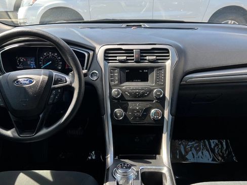 Used 2017 Ford Fusion SE image 9