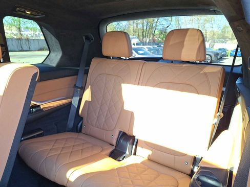 Used 2024 BMW X7 xDrive40i w/ M Sport Package AWD/4WD image 10