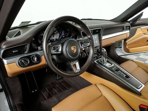Certified 2018 Porsche 911 Carrera 4S image 4