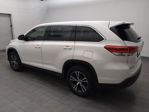 Used 2019 Toyota Highlander LE image 3