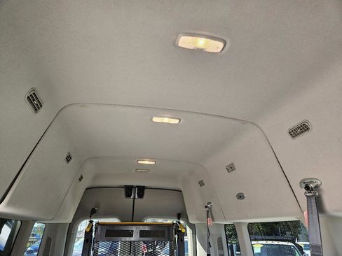 Used 2018 Ford Transit 350 XL image 29