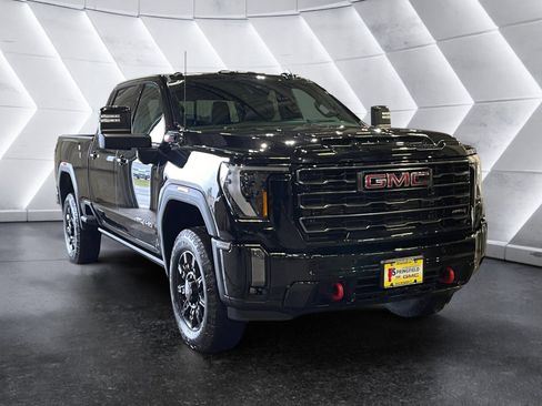 Used 2024 GMC Sierra 3500 AT4 w/ Technology Package AWD/4WD image 8