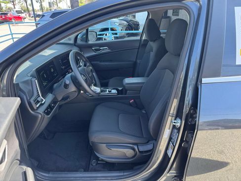 Used 2025 Kia Sportage LX FWD image 25