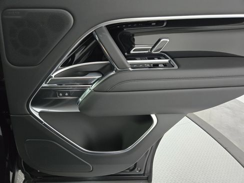 New 2025 Land Rover Range Rover SE image 20