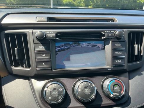 Used 2016 Toyota RAV4 LE FWD image 23