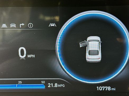 Used 2024 Hyundai Elantra SEL image 19