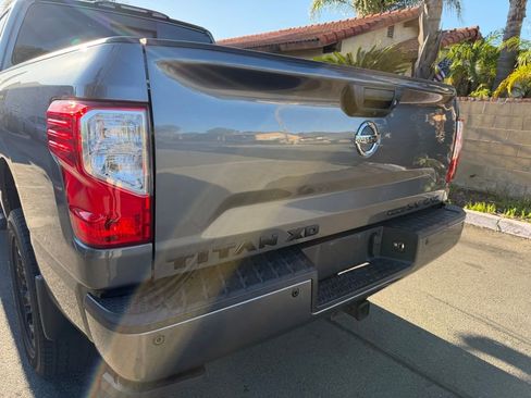Used 2018 Nissan Titan SV w/ SV Convenience Package image 12