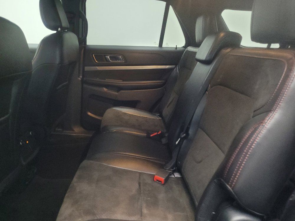 Used 2018 Ford Explorer XLT w/ Equipment Group 202A FWD image 18