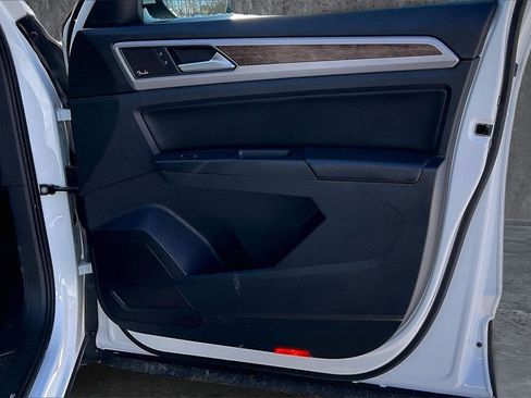 Used 2018 Volkswagen Atlas SEL Premium image 28