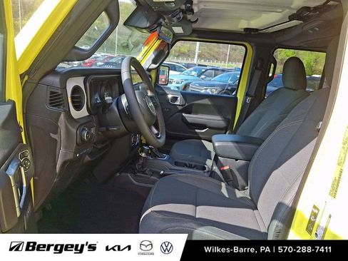 Used 2024 Jeep Wrangler Unlimited w/ Convenience Group AWD/4WD image 15