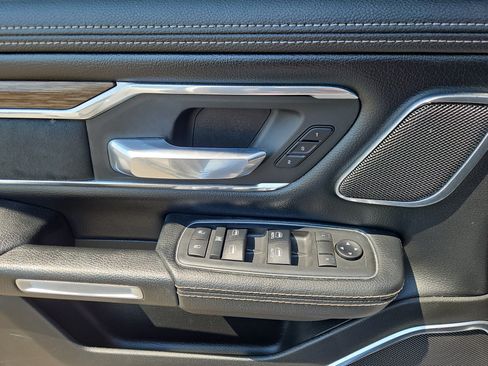 Used 2019 RAM 1500 Laramie AWD/4WD image 11