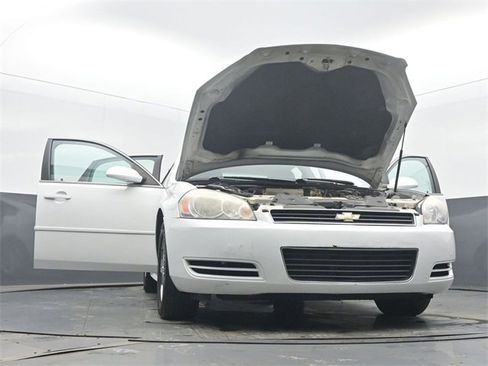 Used 2011 Chevrolet Impala LS image 55