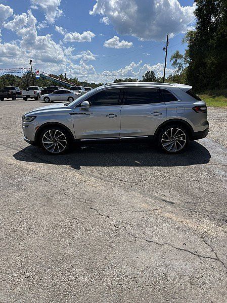 Used 2023 Lincoln Nautilus Reserve w/ Equipment Group 201A FWD image 4