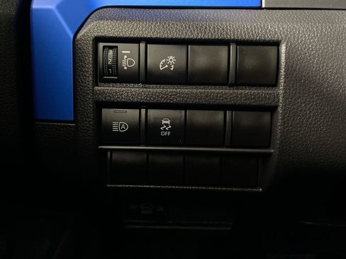 Certified 2025 Toyota Tacoma TRD Off-Road AWD/4WD image 28