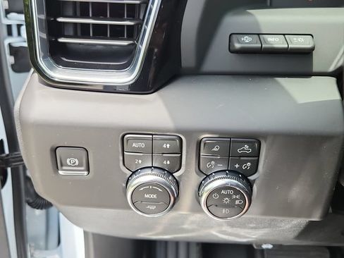 New 2026 GMC Sierra 3500 Denali Ultimate AWD/4WD image 22