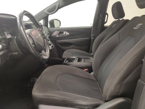 Used 2020 Chrysler Pacifica Touring w/ S Appearance Package FWD image 17