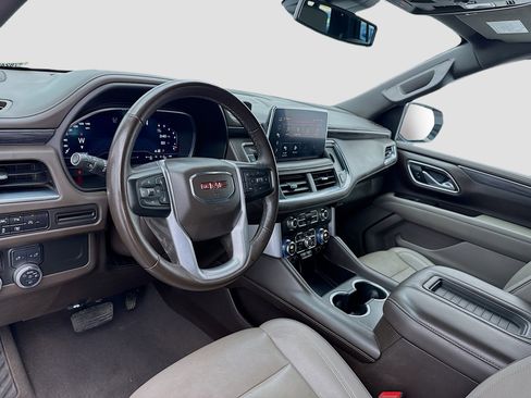 Used 2023 GMC Yukon XL SLT w/ SLT Premium Package image 7
