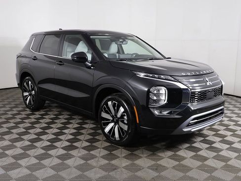 New 2025 Mitsubishi Outlander SE image 57