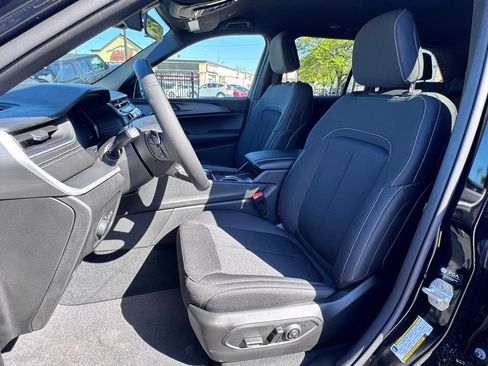 New 2026 Jeep Grand Cherokee Laredo AWD/4WD image 13