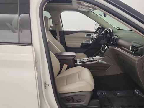 Used 2023 Ford Explorer Platinum w/ Premium Technology Package image 39