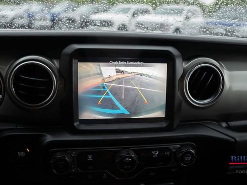 Used 2022 Jeep Wrangler Unlimited Sahara AWD/4WD image 14