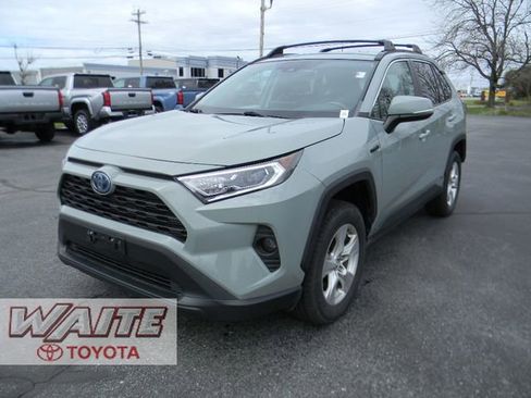 Used 2020 Toyota RAV4 XLE w/ Convenience Package AWD/4WD image 5