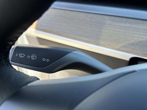 Used 2022 Tesla Model Y Performance image 37