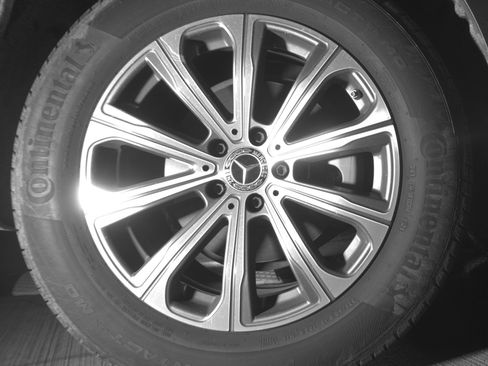 Used 2024 Mercedes-Benz GLC 300 4MATIC image 15