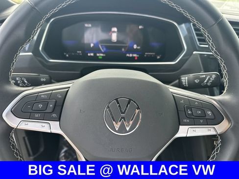 Certified 2023 Volkswagen Tiguan SE FWD image 19