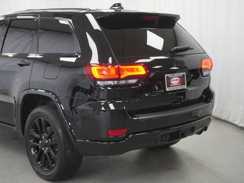 Certified 2020 Jeep Grand Cherokee Altitude AWD/4WD image 13