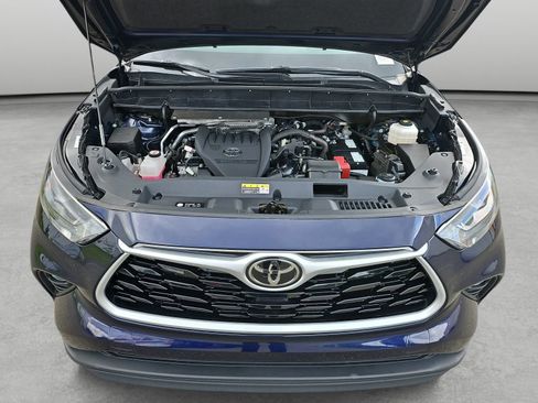 Used 2023 Toyota Highlander XLE FWD image 32