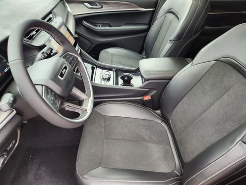 New 2026 Jeep Grand Cherokee Altitude image 8