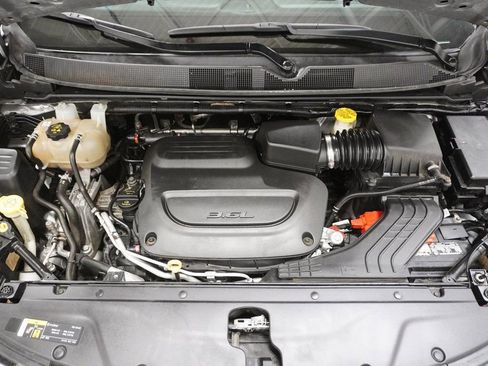 Certified 2021 Chrysler Pacifica Touring w/ S Appearance Package image 8