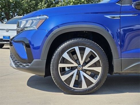 Used 2024 Volkswagen Taos SE image 9