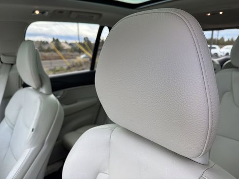 Used 2020 Volvo XC90 T5 Momentum w/ Protection Package Premier image 20