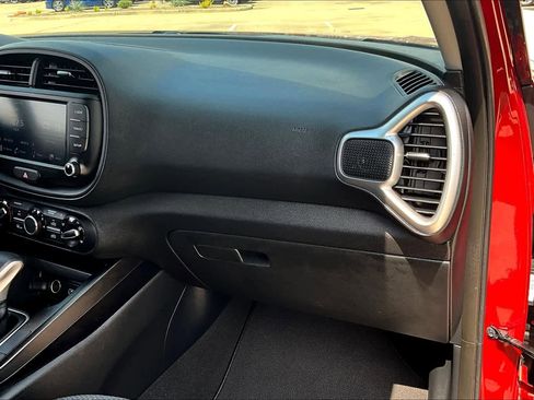 Used 2022 Kia Soul LX w/ Technology Package FWD image 17