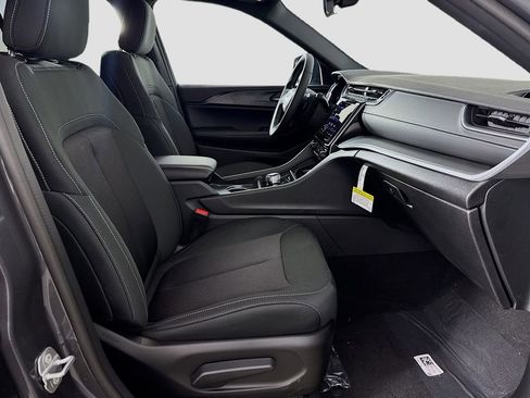 New 2025 Jeep Grand Cherokee Laredo w/ Luxury Tech Group I image 14