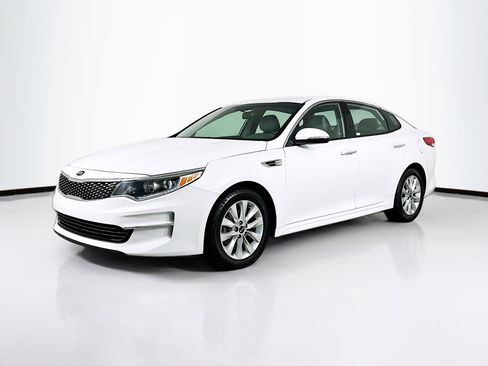 Used 2018 Kia Optima EX image 3
