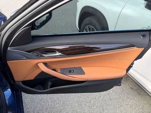 Used 2023 BMW 530i w/ Convenience Package image 27