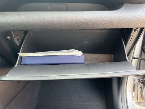 Used 2024 Hyundai Venue SE image 31