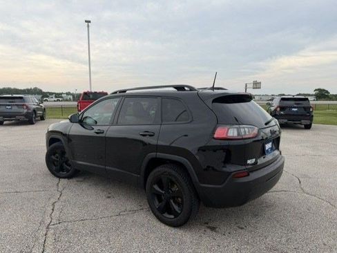 Used 2021 Jeep Cherokee Latitude Plus AWD/4WD image 7