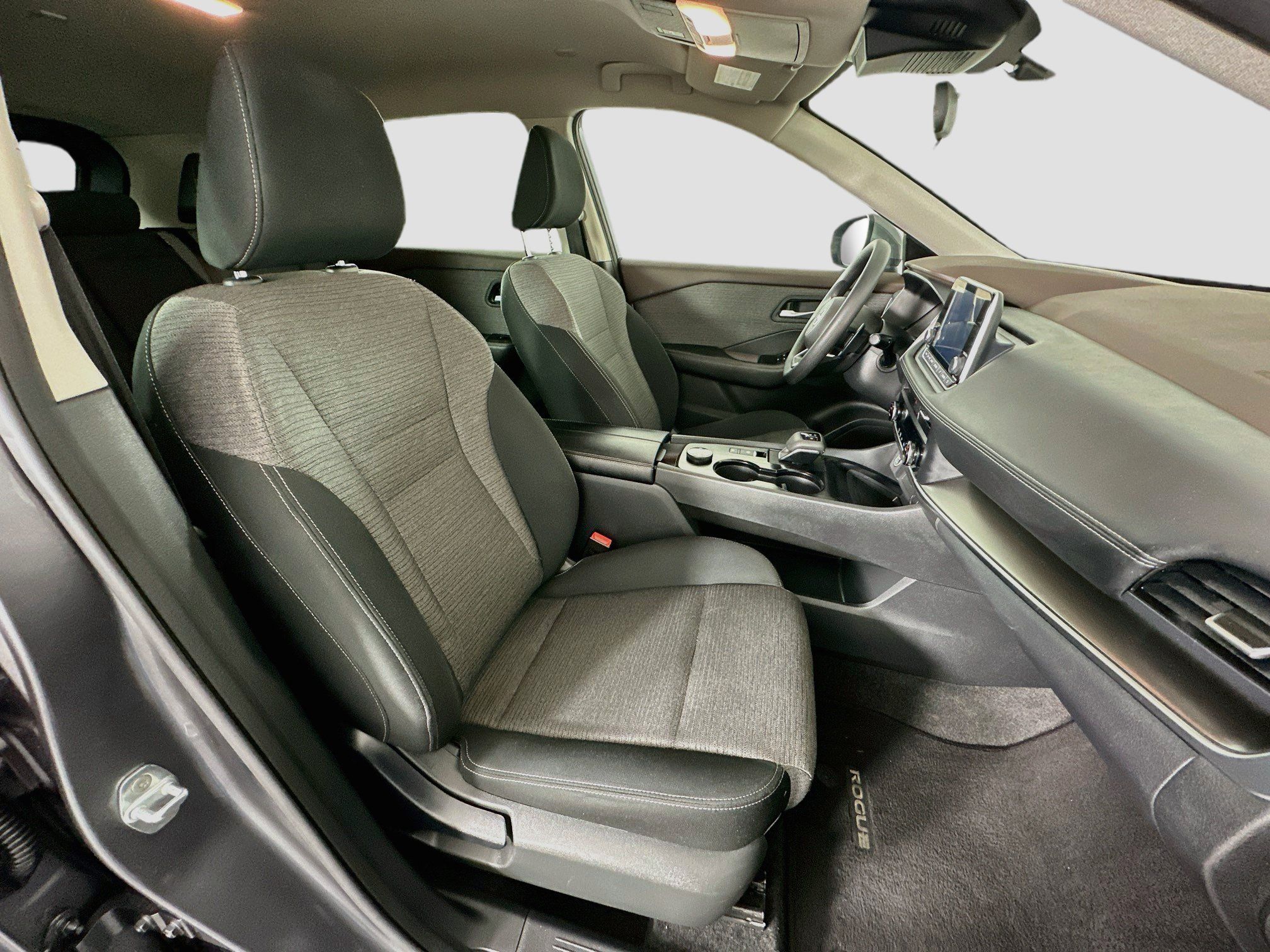 Used 2023 Nissan Rogue SV AWD/4WD image 30