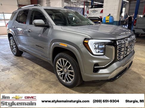 New 2026 GMC Terrain Denali w/ LPO, Black Badging Package image 8