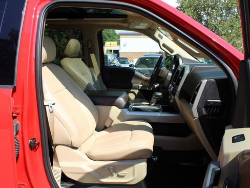Used 2018 Ford F150 Lariat w/ Equipment Group 502A Luxury AWD/4WD image 32