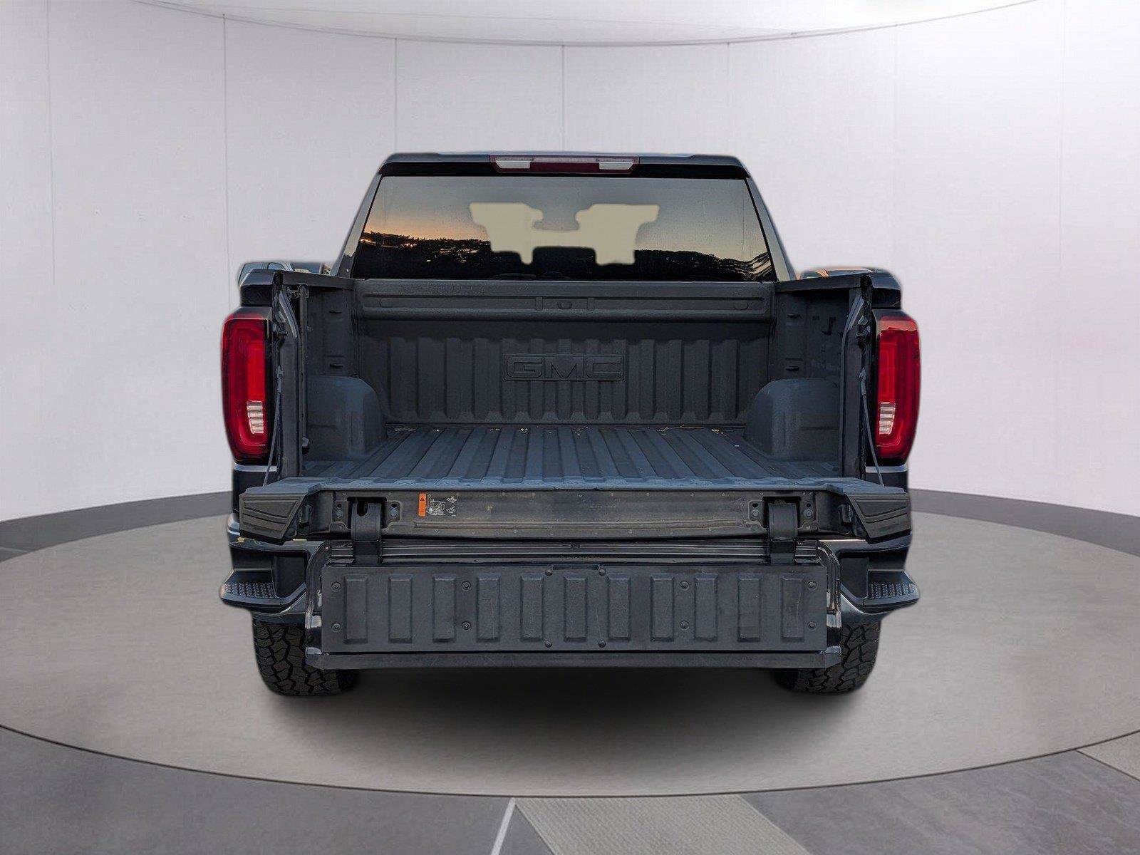 Used 2023 GMC Sierra 1500 SLT w/ SLT Premium Package AWD/4WD image 5